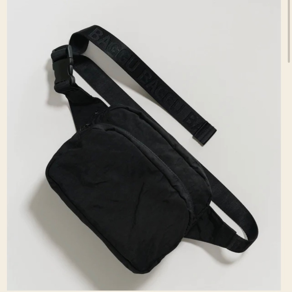 BAGGU black Fanny pack.